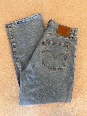 Levi's Premium Ribcage Straight Ankle Jeans